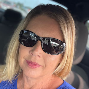 Meet your Posher, Crystal